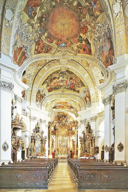 Die Stiftskirche Kloster Banz gehört zu den wichtigsten Vertretern des deutschen Barock | Foto: djd/Kur &amp; Tourismus Service Bad Staffelstein