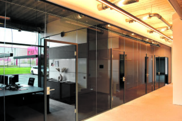 Die modernen Büros sind alle hell und freundlich gestaltet. Die Mitarbeiter haben kurze Wege zu ihren Kollegen | Foto: Axel-Holger Haase