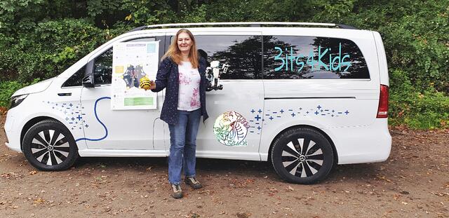 Birgit Walter, Diplom-Wirtschaftsinformatikerin (FH) und Geschäftsführerin von Bits4Kids, hofft auf viele
interessierte Kinder im MINT-Bus | Foto: Karsten Walter