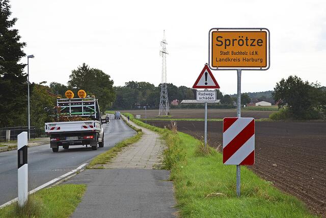 Das Ortsschild in Sprötze ist wieder da