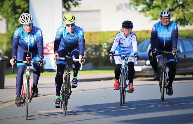 Das Organisationsteam von Blau-Weiss Buchholz mit Stephan Kusters (v.li.), Uwe Varenkamp, Ivonne Hartz und Joachim Zinnecker, das am vergangenen Wochenende die Rennstrecke inspizierte | Foto: cc