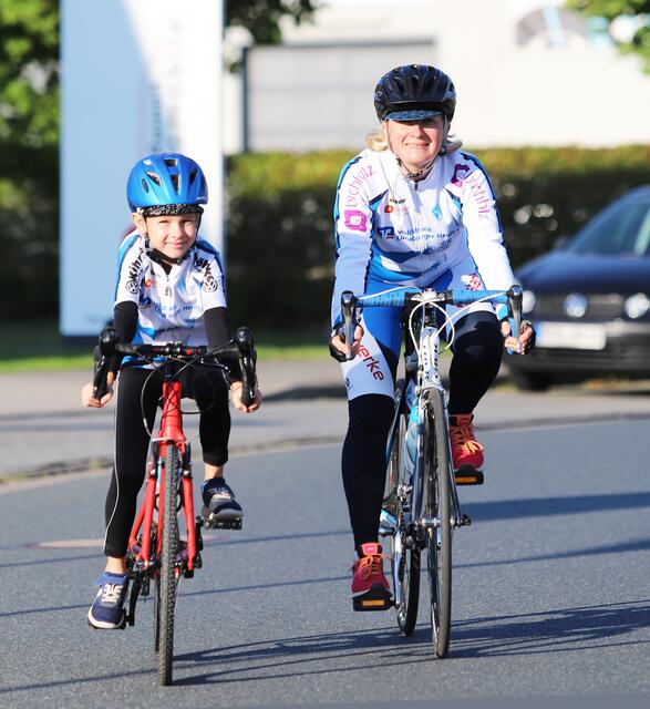 Der 7-jährige Bastian Hartz beim Training mit seiner Mutti
Ivonne | Foto: cc