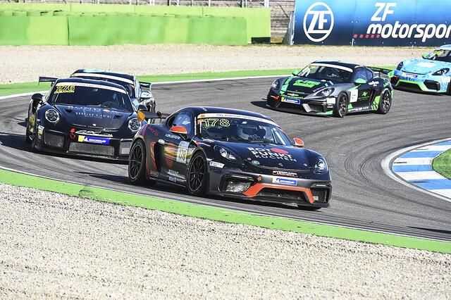 Mitten im Rennen: Wilhelm Lathus (li.) ist in seinem Porsche 991 GT 2 dem Cayman von Lorenz Stegmann auf den Fersen