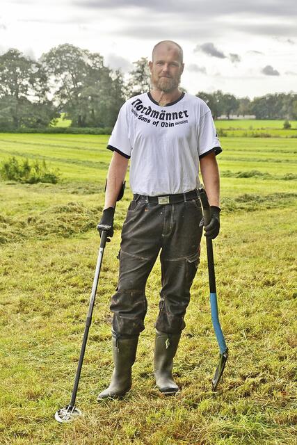 Mit Sonde und Spaten unterwegs: Matthias Glüsing