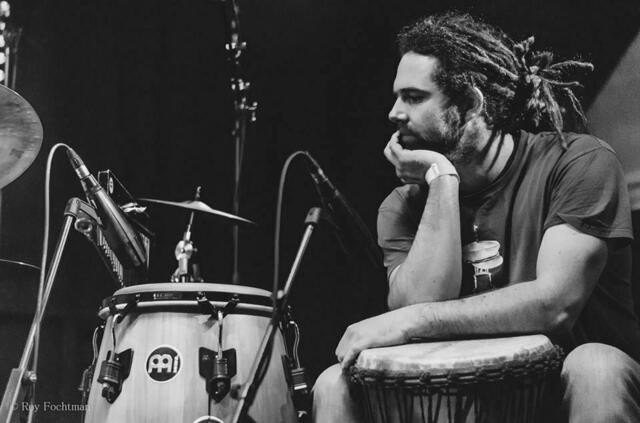 Nick Reinartz bringt mit alten Freunden Salsa-Feeling in den Norden auf die Bühne im Kulturforum