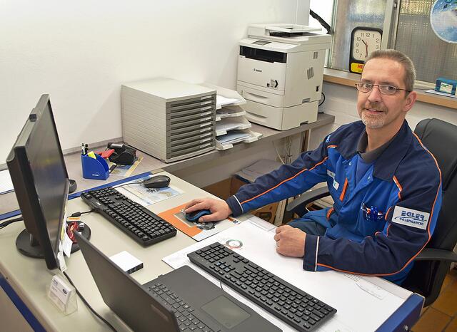 Stephan Kröhnke ist für den Teileverkauf für Endkunden 
und Wiederverkäufer zuständig | Foto: Axel-Holger Haase