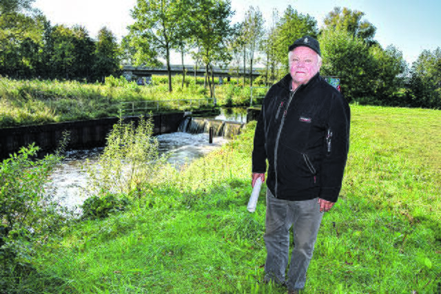 Detlef Cohrs, Vorsteher des Unterhaltungs- und Landschaftspflegeverbandes Seeve, am Seevewehr bei Maschen | Foto: ts