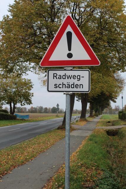 Dieses Schild begegnet Radfahrern an vielen Radwegen im Landkreis  | Foto: lm 