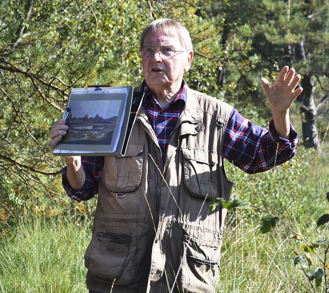 Reinhard Kempe beim 
Ortstermin im Heidemoor | Foto: bim