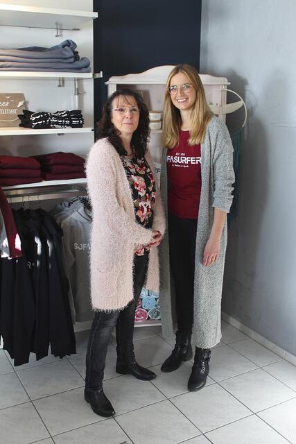 Gemeinsam führen Gudrun (li.) und Ina Boßerhoff den Conceptstore "Fashion and Sports"