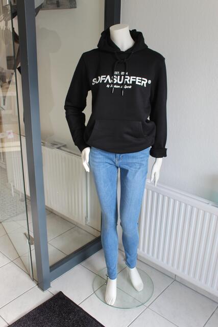Auch die Eigenmarke "Sofasurfer" ist in Hollenstedt erhältlich
