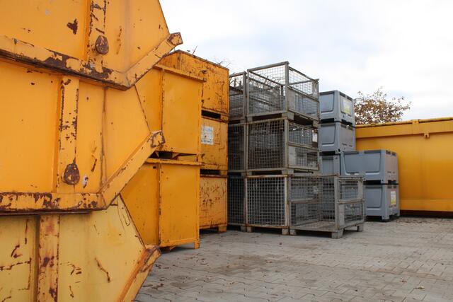 Andre Owsianski verleiht diverse Größen von Container kostenlos an seine Gewerbekunden