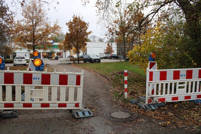 Diese Absperrung wurde schon mehrfach zur Seite geräumt, berichten Anwohner