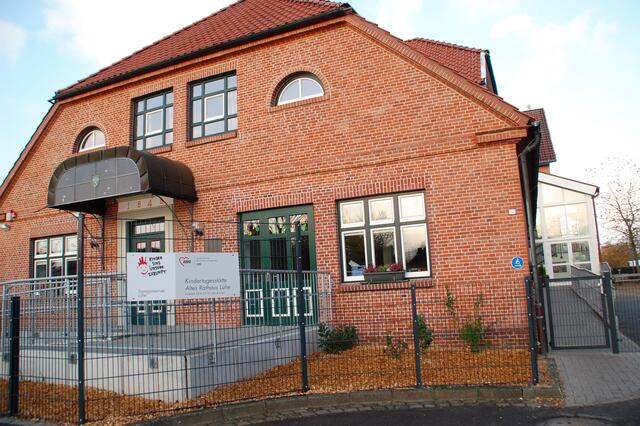 Die AWO-Kindertagesstätte "Altes Rathaus Lühe" in der Straße Huttfleth 18 in Steinkirchen