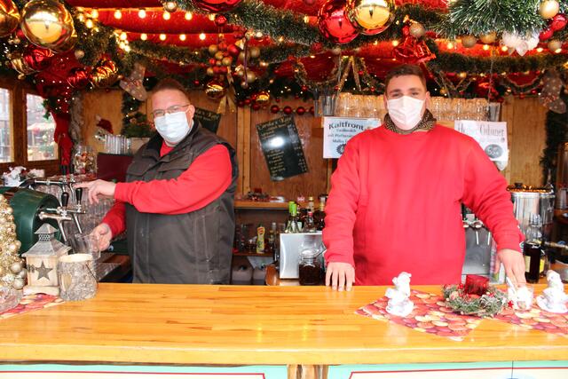 Oliver (li.) und Stephan Deutsch können sich auf ihre Stammkunden verlassen - über etwas mehr Laufkundschaft würden sie sich aber auch freuen | Foto: sv