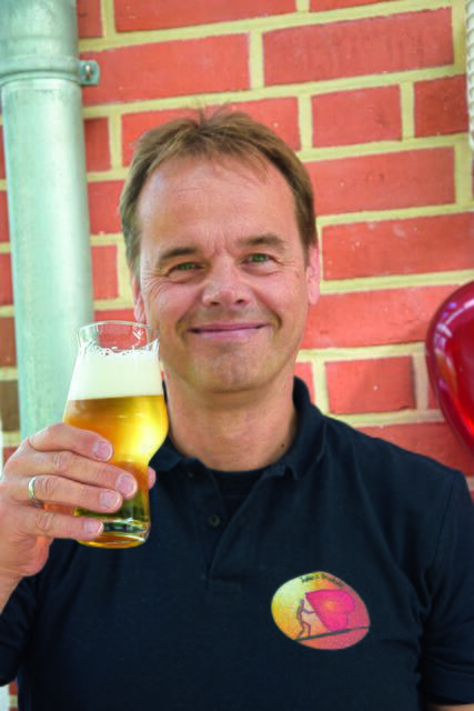 Hobbybrauer Jan Mordhorst mit seinem Craft Beer