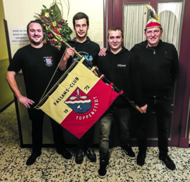 Nach den Wahlen (v. li.): designierter Vorsitzender Florian Gössel, Faslamsmudder Marcel Dziewas, Vadder Marcel Ohmsen und Noch-Vorsitzender Stefan Haupt  | Foto: Faslams-Club Toppenstedt
