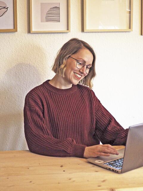 Um die plattdeutsche Sprache im Alltag geht es in der neuen Video-Reihe, die der Verein „För Platt“ zusammen mit der Plattdeutsch-Koordinatorin Rike Henties (Foto) ins Netz stellt | Foto: För Platt