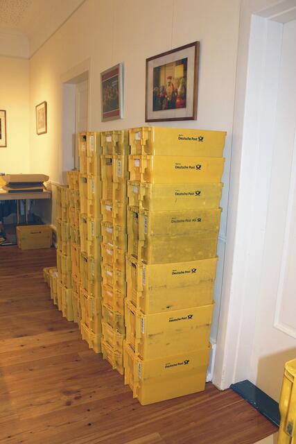 Reichlich Kisten mit bereits bearbeiteter Post an den Weihnachtsmann | Foto: sb