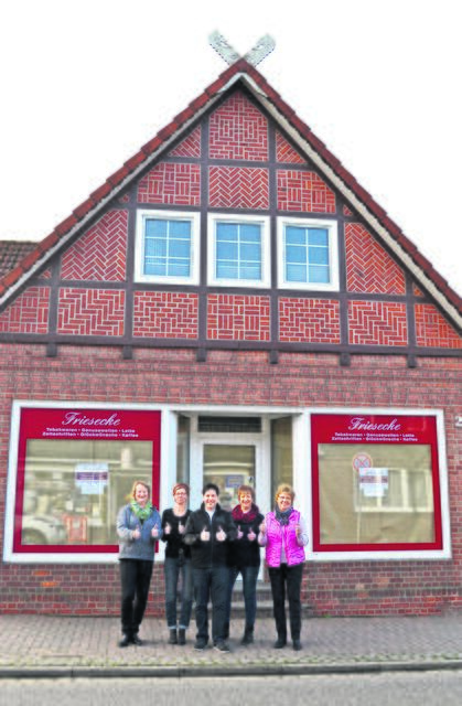 Das Friesecke-Team 2015 beim Umzug in die Bahnhofstraße 22 (v. li.): Birgit Bitter, Anke Grönboldt, Thorsten Friesecke, Astrid Beckmann und Gisela Parpart | Foto: bim