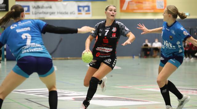 Marleen Kadenbach beim Angriff durch die Mitte | Foto: cc