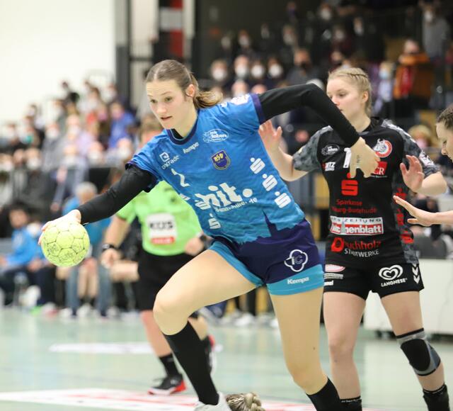 Liv Süchting im Ballbesitz | Foto: cc