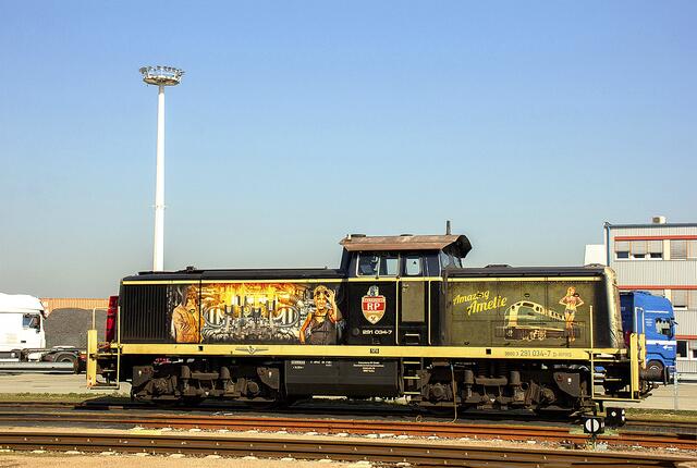 Die "Amazing Amelie" der Railsystems RP GmbH posierte im März 2021 vor dem Bahnterminal Eurokombi im Hamburger Hafen | Foto: Patrick Bock