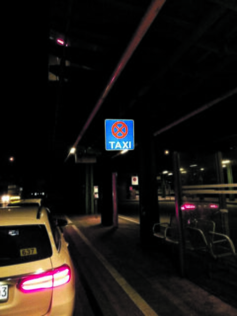 Wenn irgendwo die Straßenbeleuchtung ausfällt, wie hier auf dem Stader Bahnhof, gibt es schnell Beschwerden
