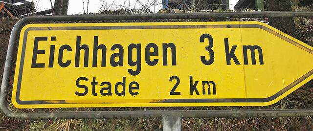 Wer diesen gelben Wegweiser (kl. Foto) sieht, befindet sich nicht im Landkreis Stade, sondern in der Nähe von Olpe