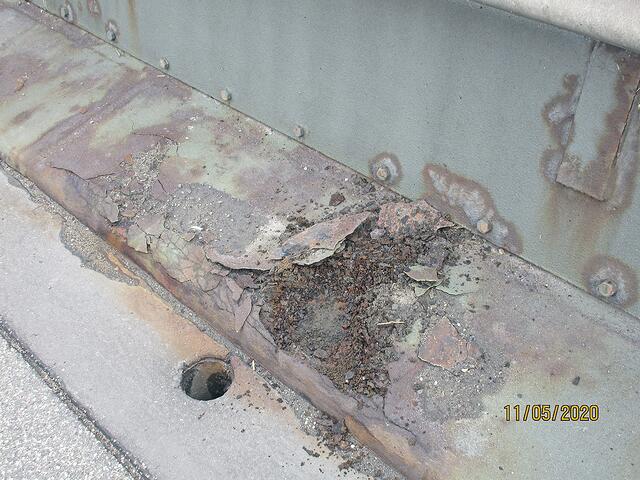 Auch die Brückenträger sind teilweise stark in Mitleidenschaft gezogen | Foto: LBV.SH