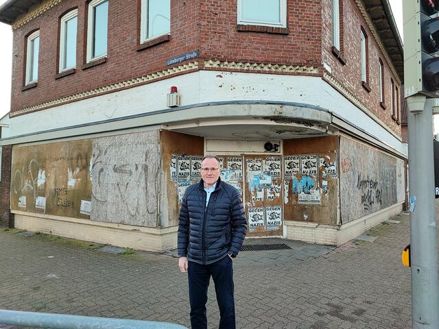 Jörg Ruschmeyer freut sich, dass es ihm gelungen ist, das alte Gebäude "Riedels Eck" zu erwerben Foto: thl