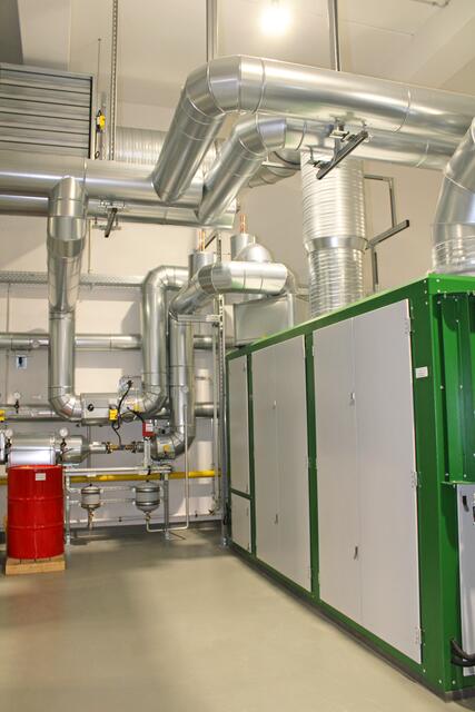 Das Herzstück der Anlage: das Blockheizkraftwerk