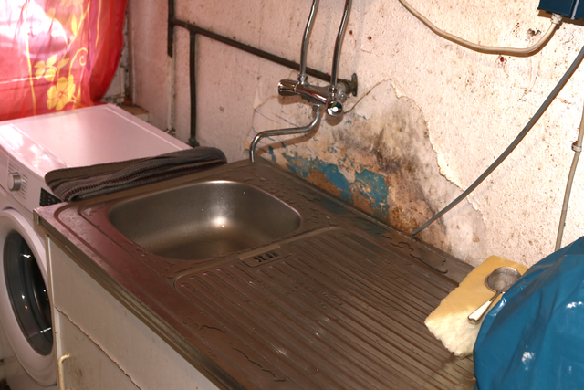 Offen verlaufende Stromkabel: Eine gefährliche Kombination in Zusammenhang mit Wasser | Foto: jd