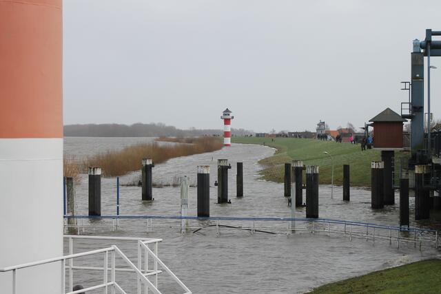 Die Lühemündung: Das Wasser hat das Deichvorland vollkommen überflutet | Foto: Kai Holm