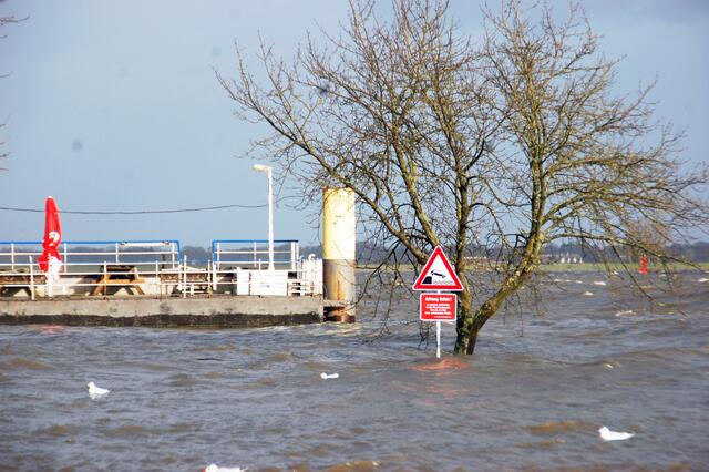 Land unter am Parkplatz