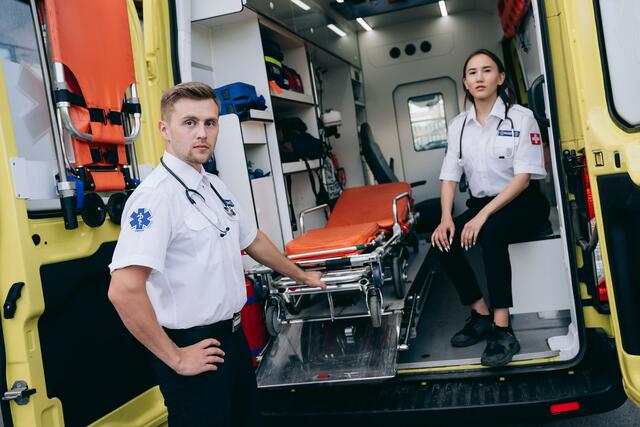 Die Rettungssanitäter haben immer öfter mit Kohlenmonoxidvergiftungen zu tun | Foto: Pexels Mikhail Nilov