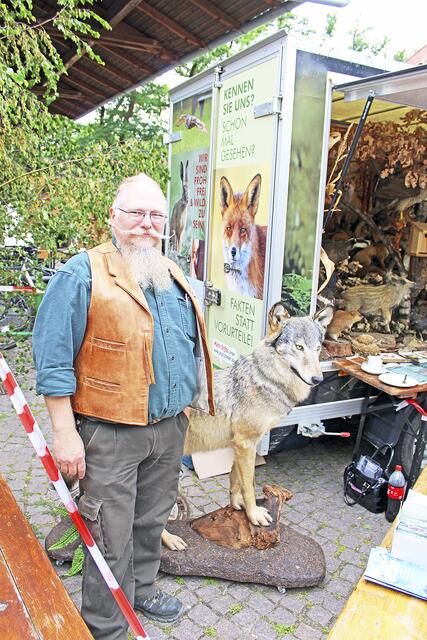 Bernard Wegner setzt auf Aufklärung mit dem Infomobil des Hegerings, um Menschen die Regeln in der Natur beizubringen | Foto: ce