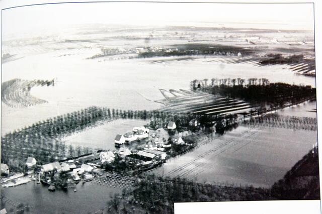 Die Freiburger Straße und das überflutete Hinterland in Stade | Foto: Günther Borchers