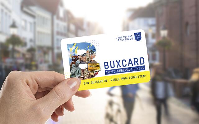 Ein Ausdruck für Wertschätzung: die neue  BUXCard für Arbeitnehmer  | Foto: Hansestadt Buxtehude