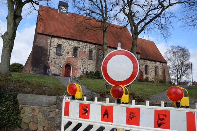 Der Zugang zur St.-Mauritiuskirche an der Kirchstraße ist gesperrt. | Foto: ts