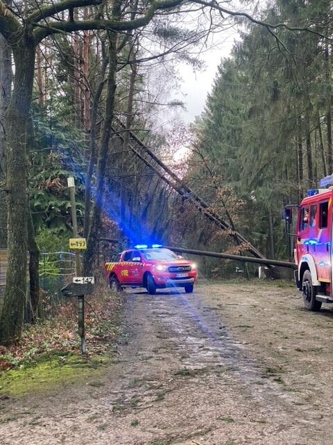 Ein Teil der Feuerwehr-Einsatzleitstelle in der Waldsiedlung in Elstorf | Foto: Feuerwehr Neu Wulmstorf