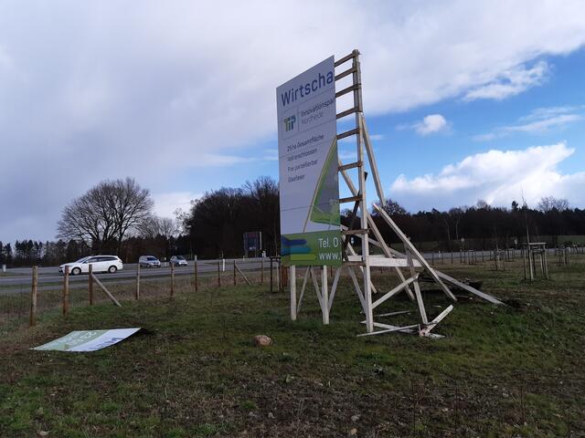 Zerstört wurde das Schild des Buchholzer TIP Innovationsparks | Foto: os