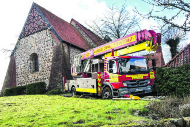 Hubwagen des Fachunternehmens Oelkers vor der Mauritiuskirche | Foto: ts