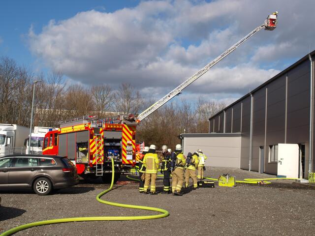 Eine von drei Drehleitern, die zum Einsatz kam | Foto: Feuerwehr Stade
