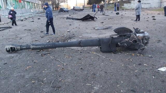 Die Menschen wagten sich nach den Kämpfen wieder auf die Straße | Foto: Ukraine 24/7 