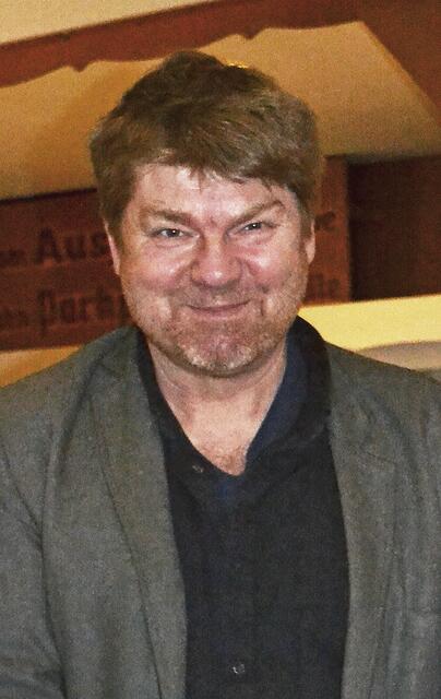 Landwirt und Autor Matthias Stührwoldt unterhielt mit plattdeutschen Döntjes | Foto: bim