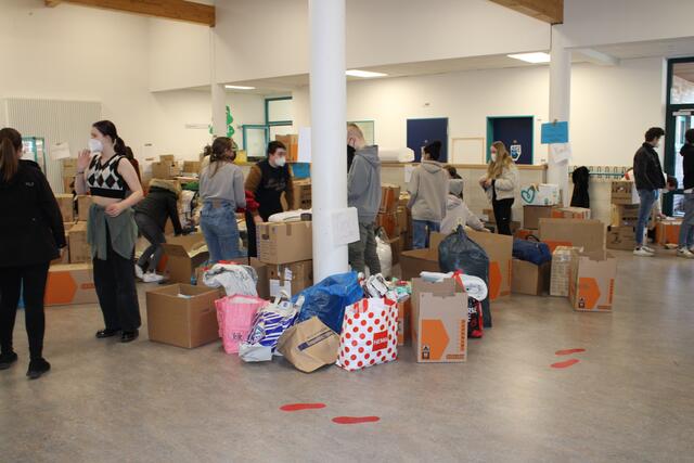 Die Hilfsgüter wurden in der Eingangshalle der IGS gesammelt