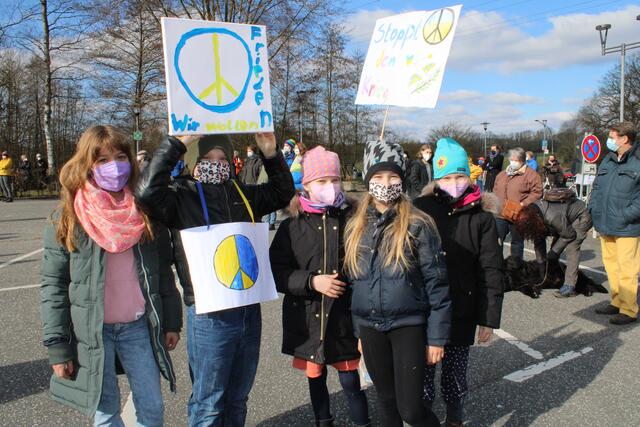 Sie wollen Frieden, zeigten (v. li.) Fee, Lasse, Tessa, Frida und Lina in Hittfeld
