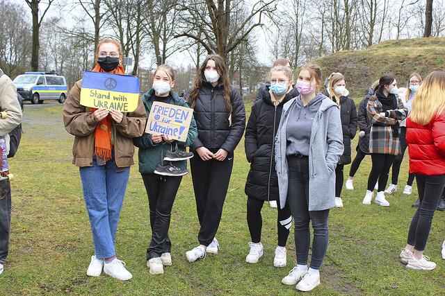 Die Schülerinnen und Schüler hatten u.a. Plakate vorbereitet | Foto: sb
