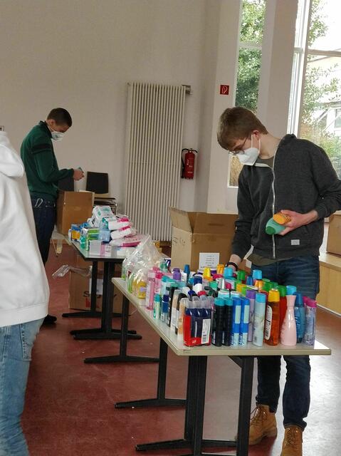 Hier werden die Hygieneartikel sortiert | Foto: Ulrike Böß 